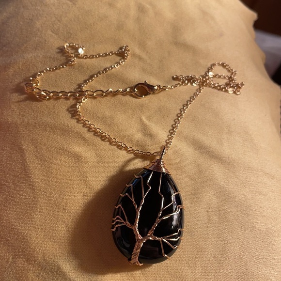 NEW Black Agate Stone 1 1/4” wrapped in Gold 18” chain - Picture 3 of 4